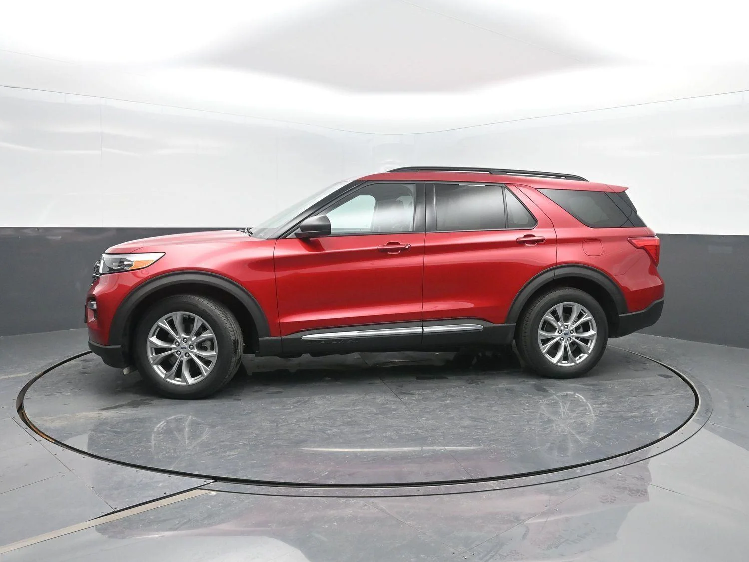 2021 Ford Explorer XLT 4WD's photo