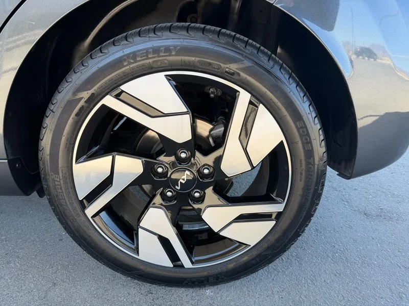 Used 2023 Gravity Gray Kia GT-Line image 32