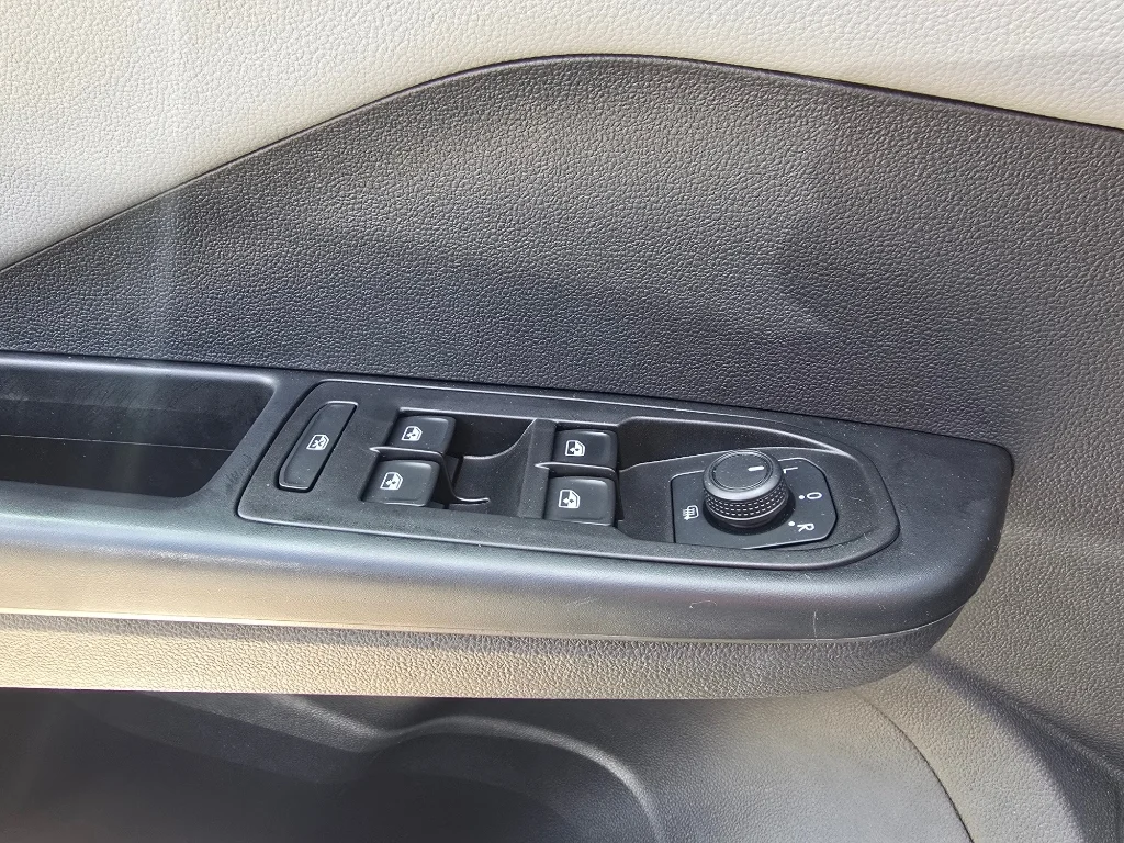 Used 2023 Deep Black Pearl Volkswagen SEL image 18