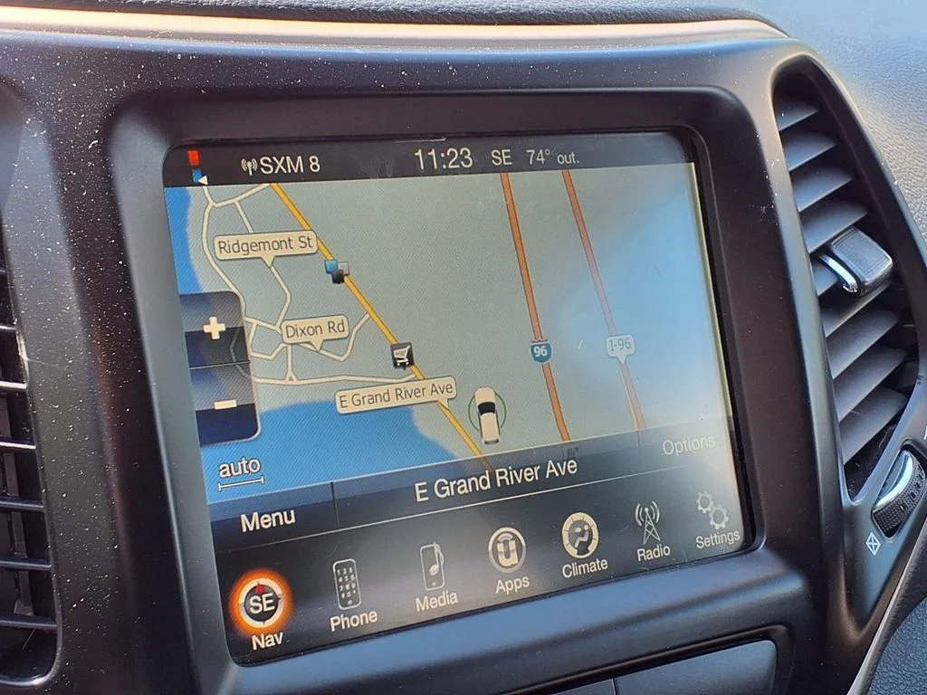 Used 2018 Black Jeep Latitude image 14