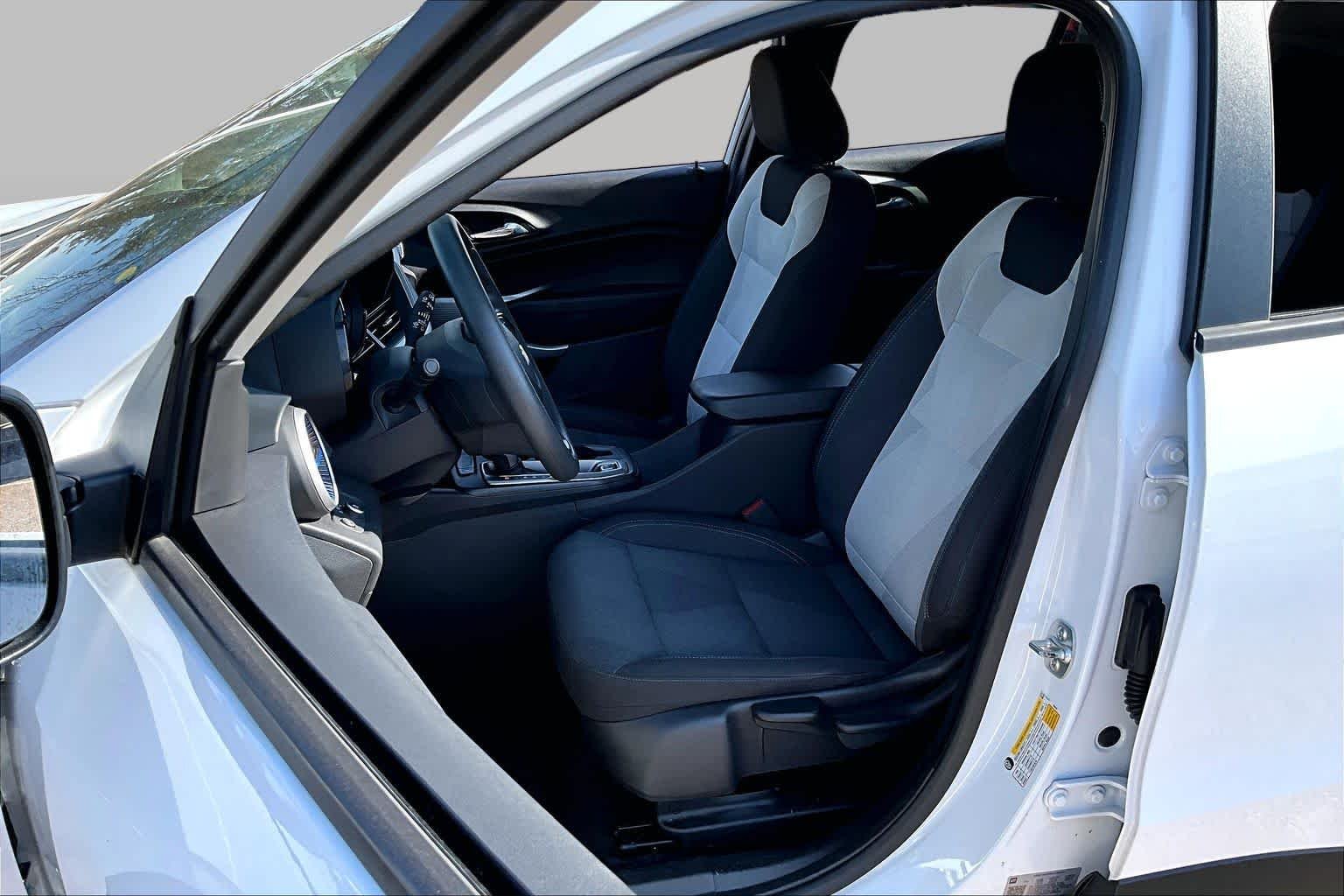 Used 2025 Summit White Chevrolet LS image 8