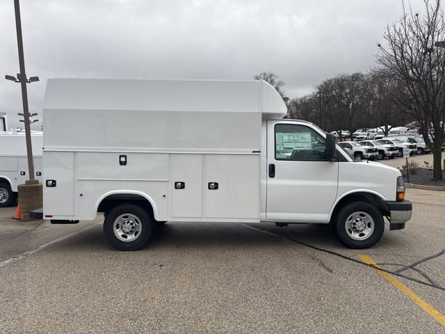 New 2025 Summit White Chevrolet 1WT image 4