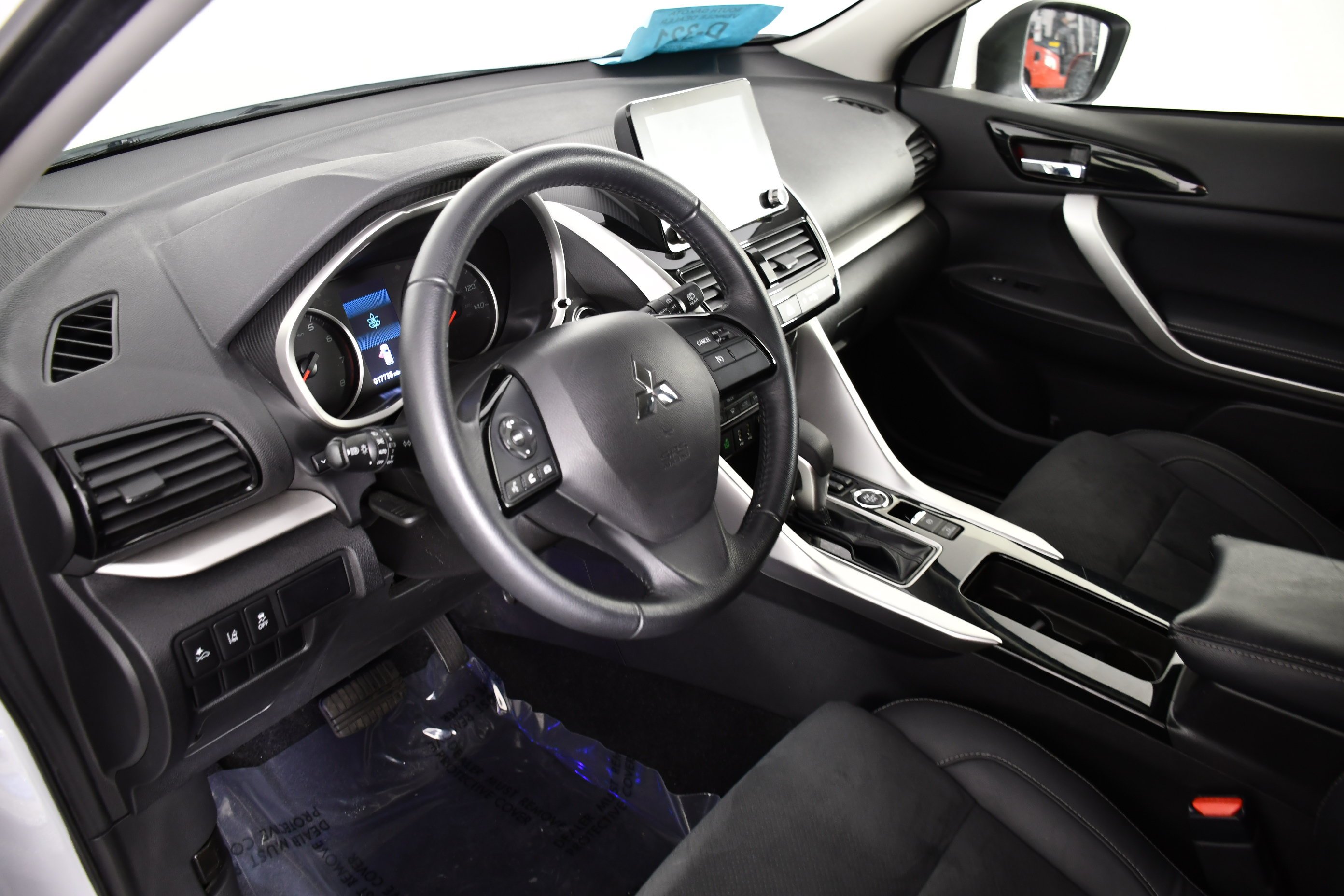 Used 2023 White Diamond Mitsubishi SE image 35
