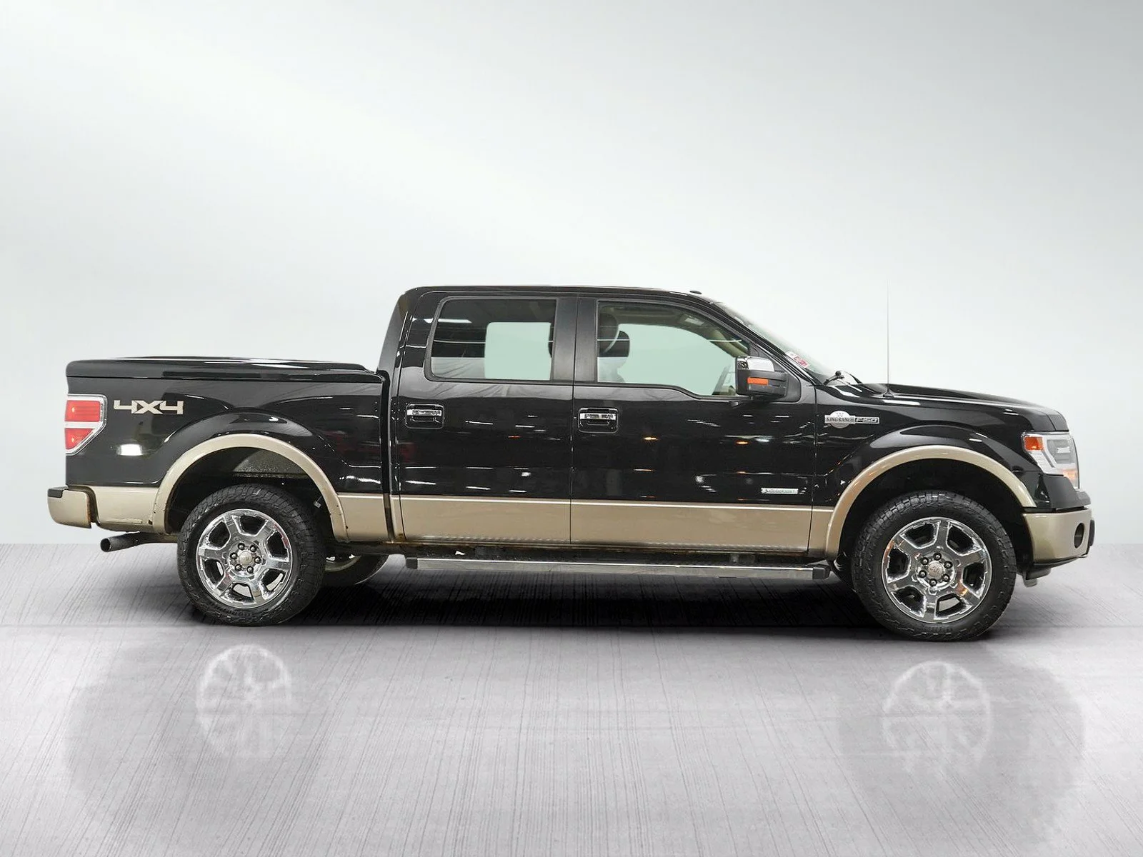 Used 2014  Ford XL image 6