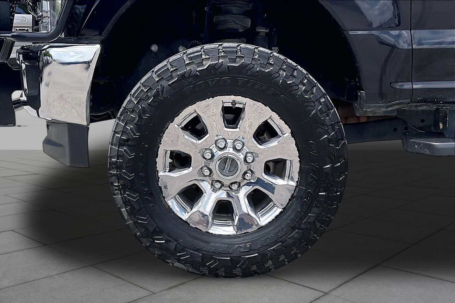 Used 2019 Agate Black Metallic Ford XLT image 11