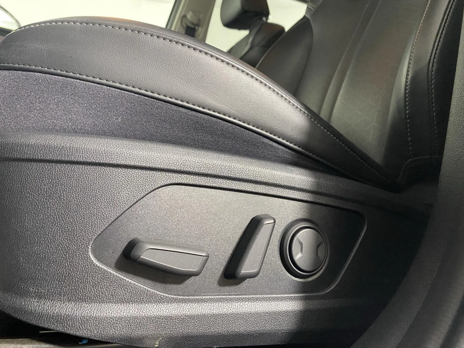 Used 2021 Sparkling Silver Kia S image 12