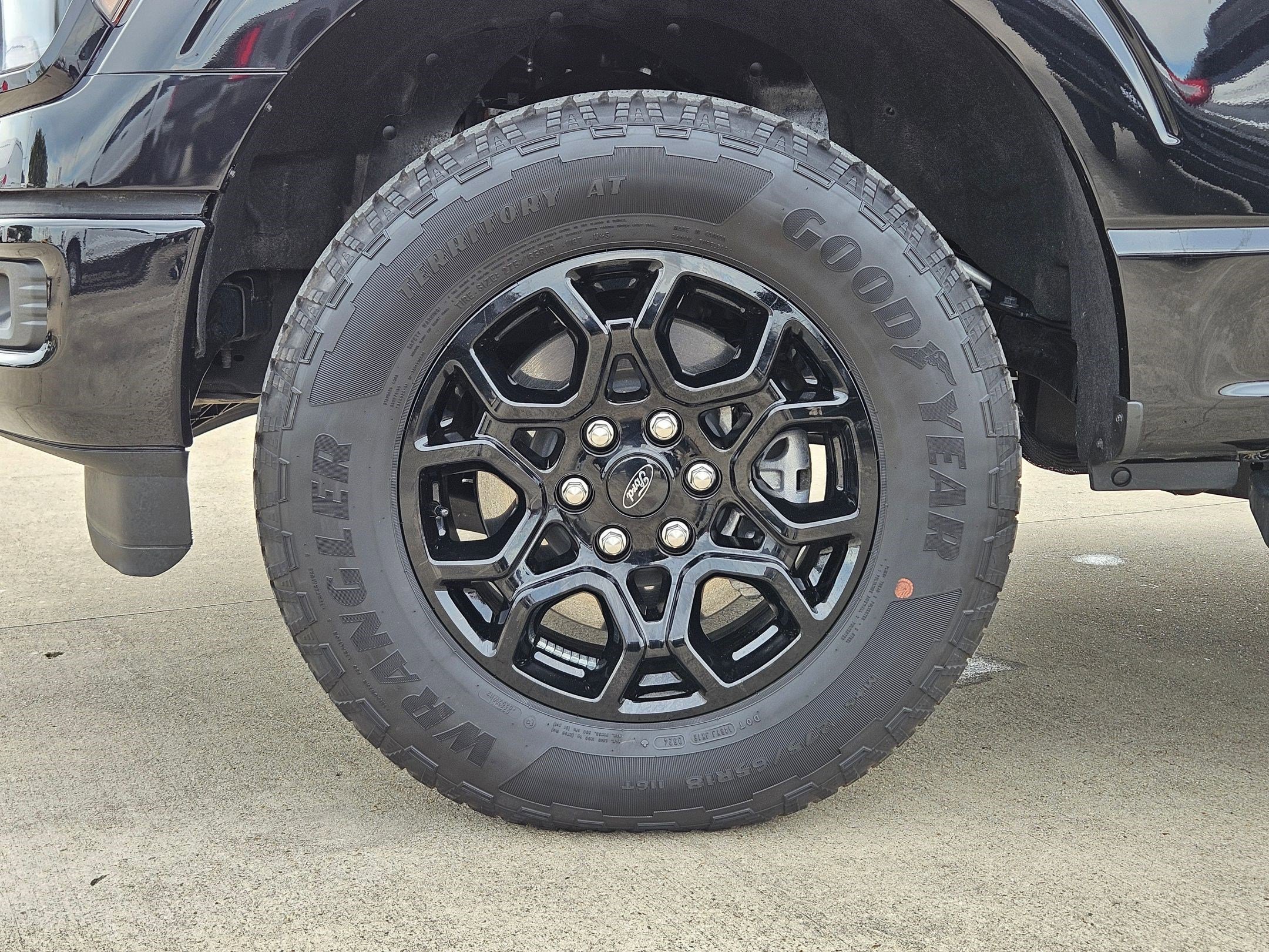 Used 2024 Blue Ford XLT image 10
