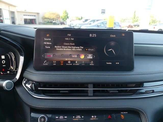 Used 2023 Graphite Shadow INFINITI LUXE image 16