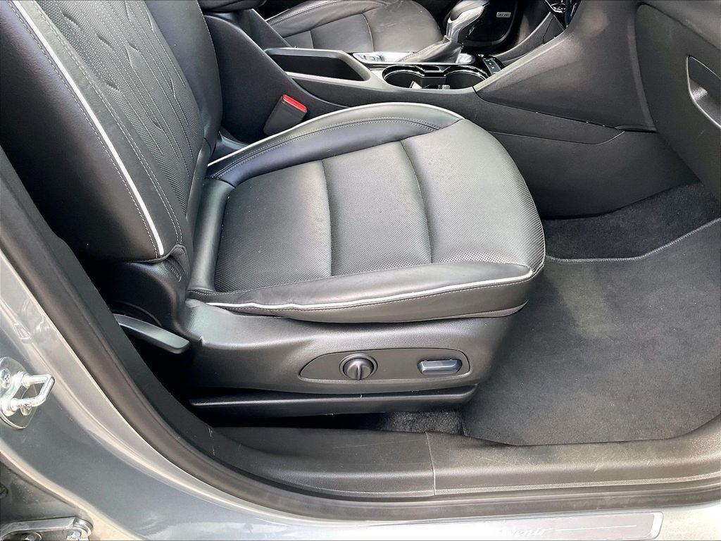 Used 2024 Silver Buick Avenir image 37