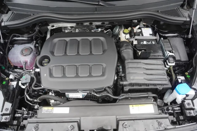 New 2026 Deep Black Pearl Volkswagen SE image 37
