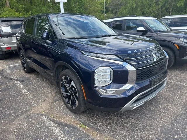 2023 Mitsubishi Outlander SE S-AWC's photo