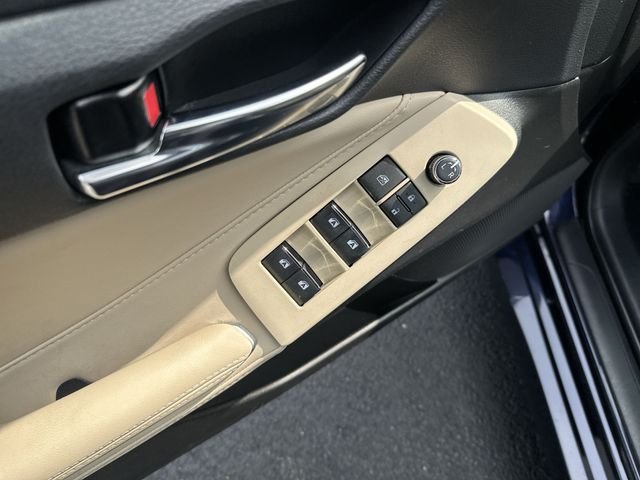 Used 2021  Toyota XLE image 17