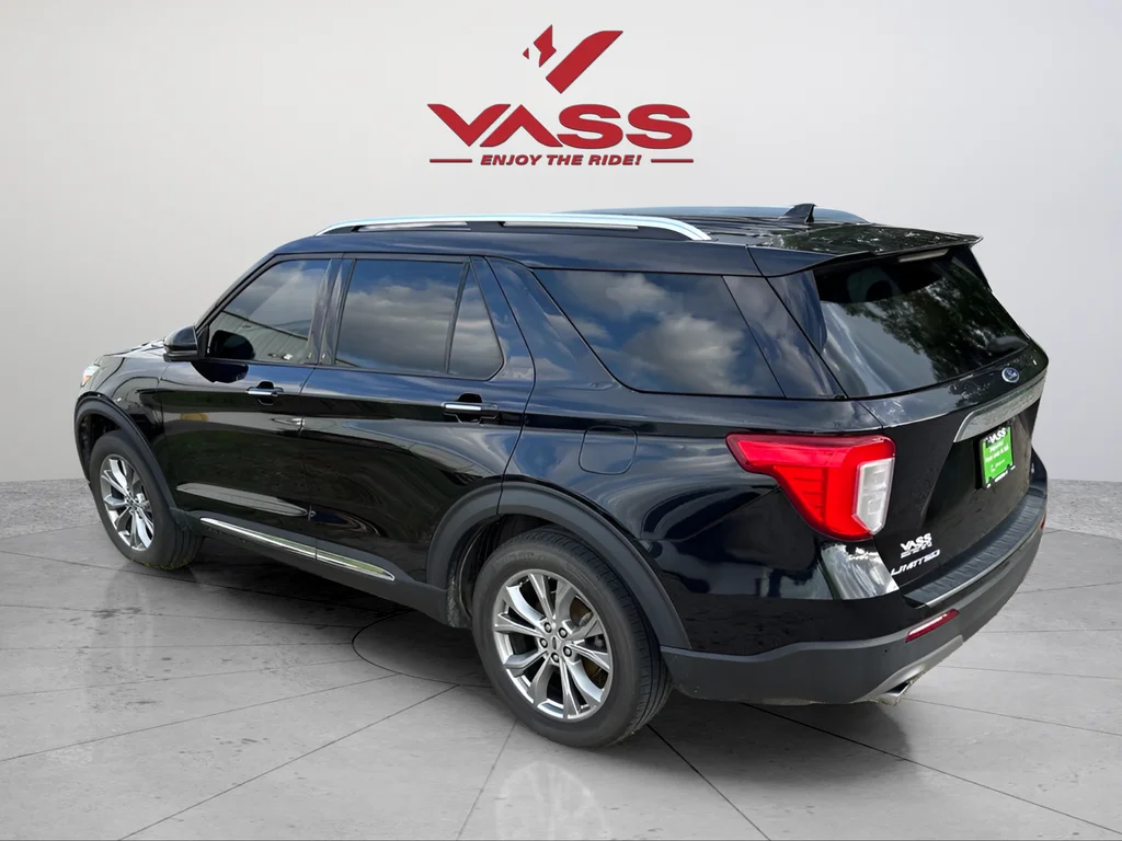 Used 2020 Black Metallic Ford Limited image 3