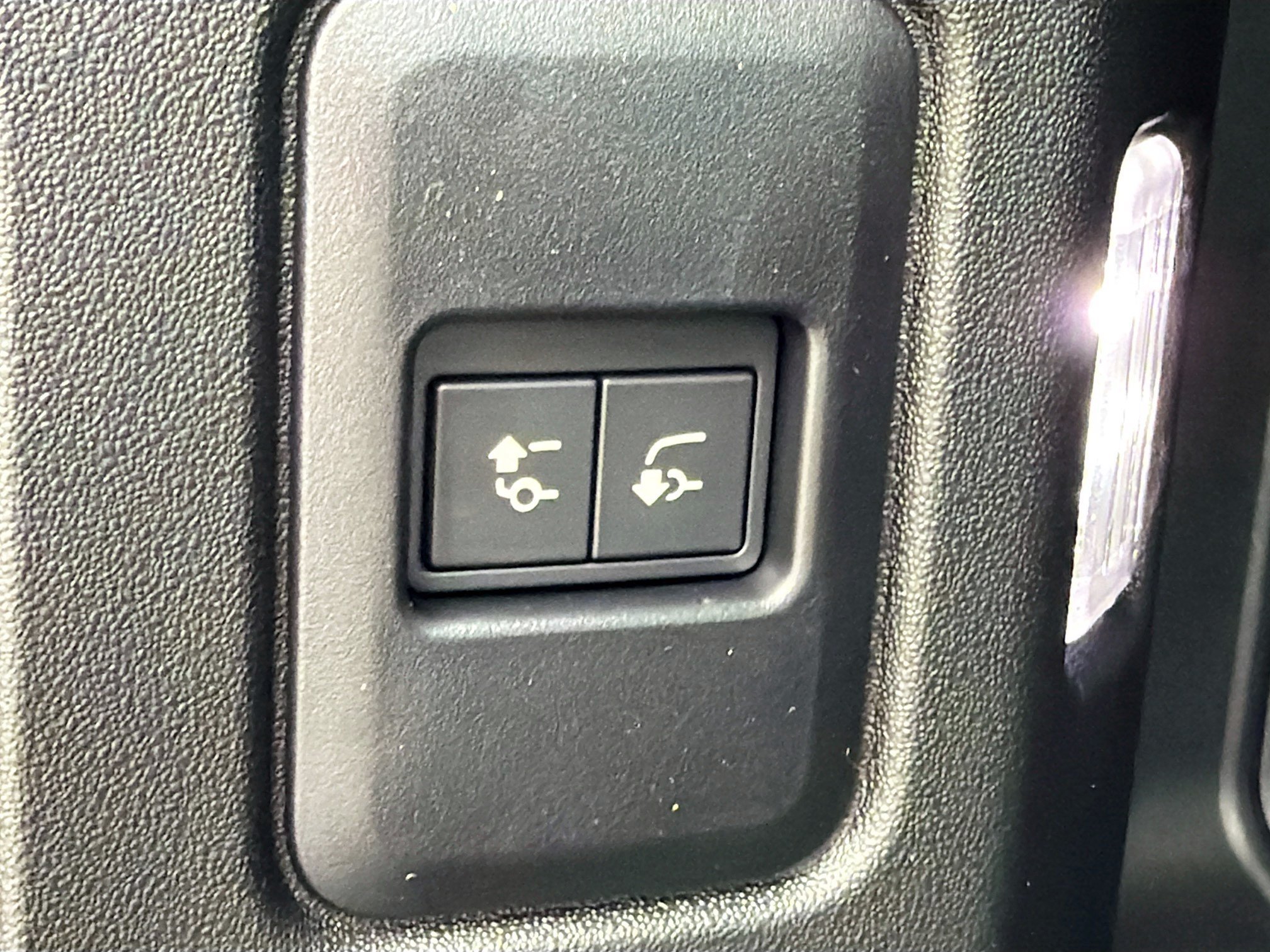 New 2026 Fuji White Land Rover X-Dynamic SE image 13