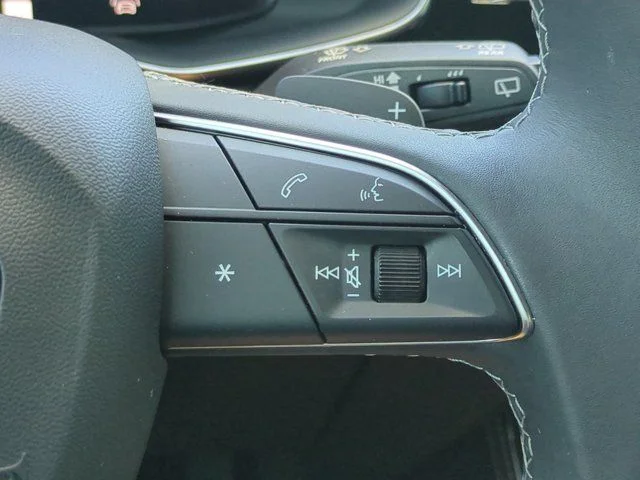 Used 2025  Audi 55 Premium Plus image 24