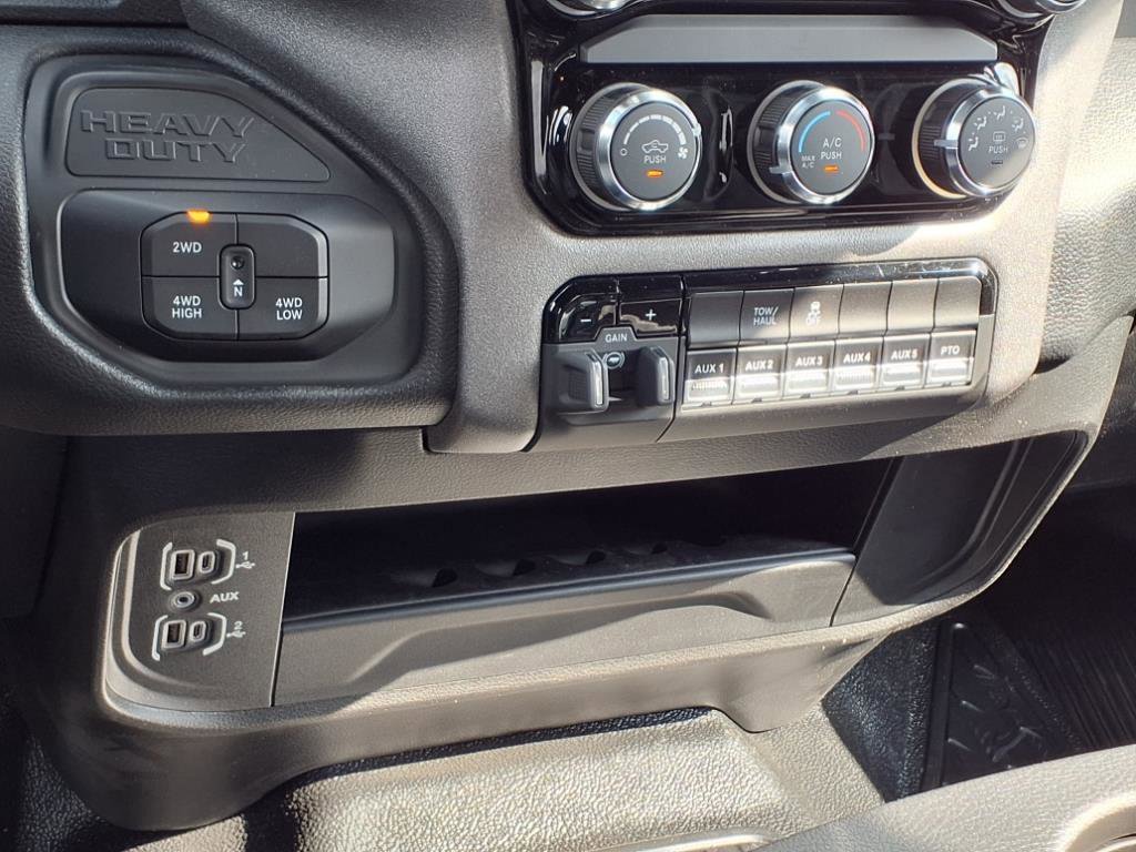 2025 RAM 3500 Chassis Tradesman - Photo 9