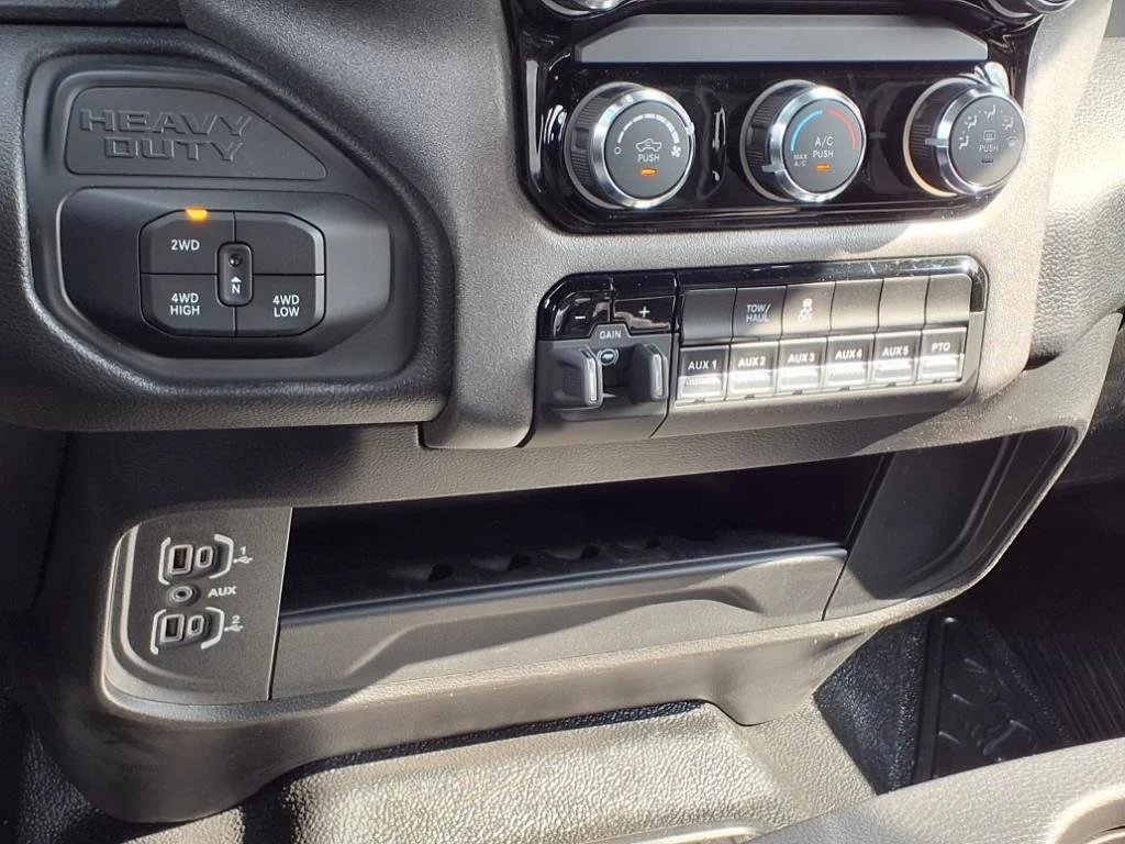 2025 RAM 3500 Chassis Tradesman - Photo 9