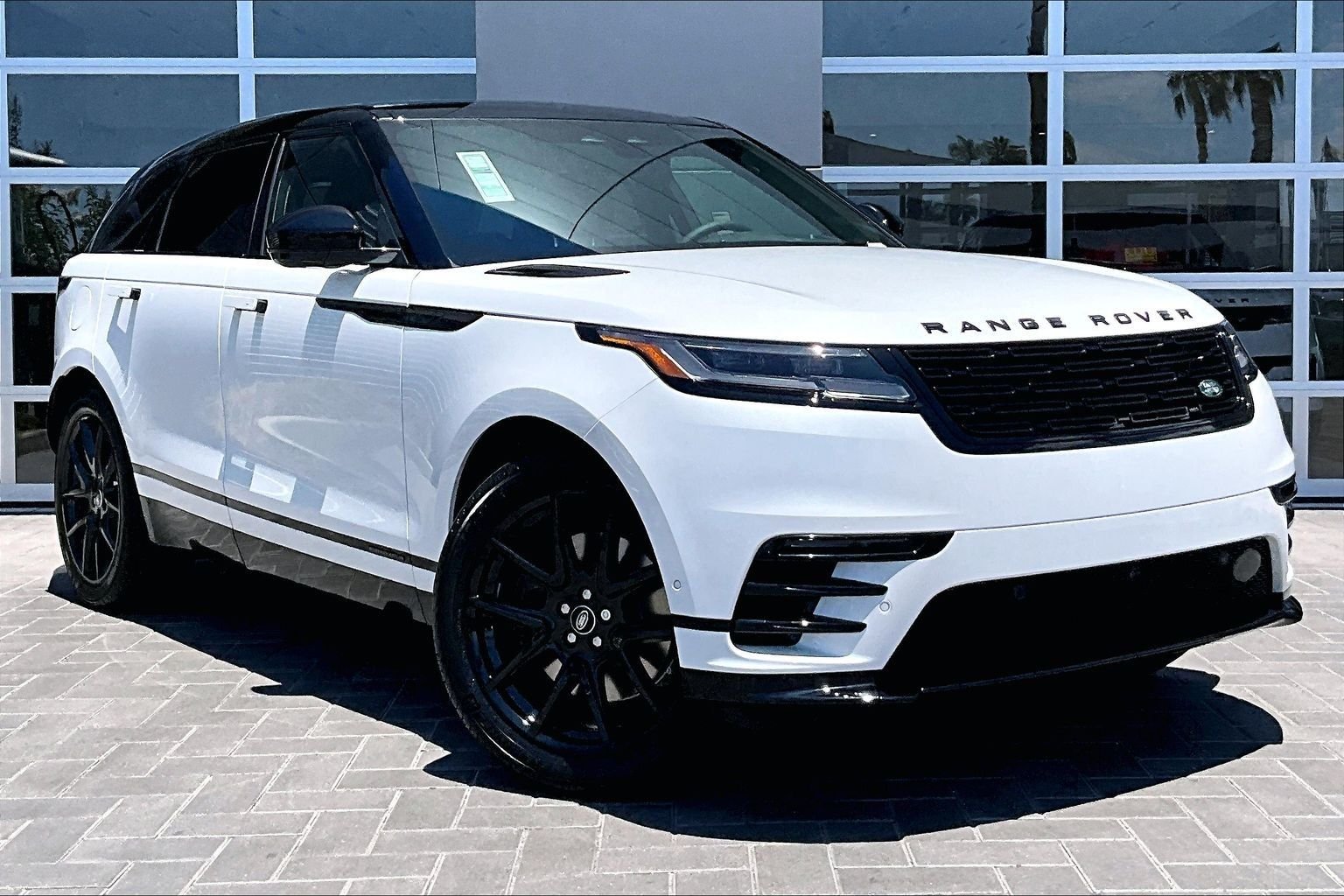 New 2026 Ostuni Pearl White Land Rover Belgravia Edition image 2
