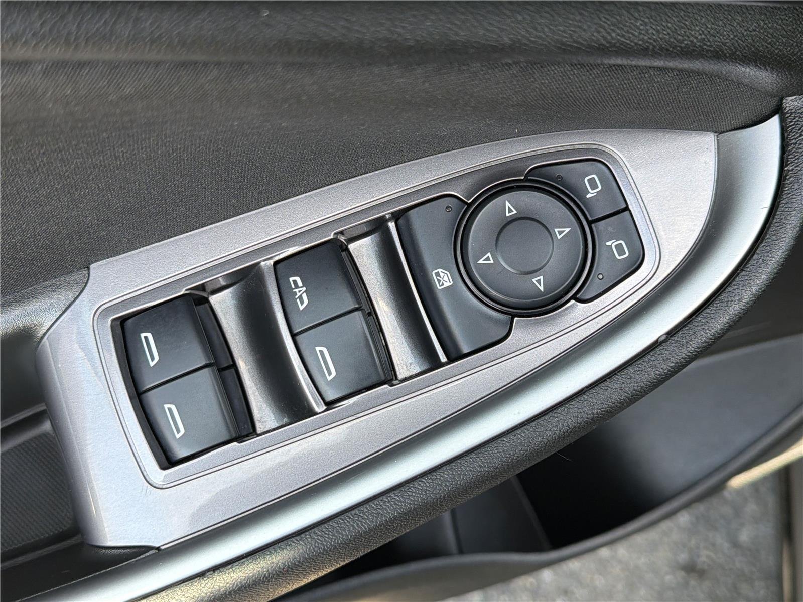Used 2025 Mosaic Black Metallic Chevrolet LT image 17