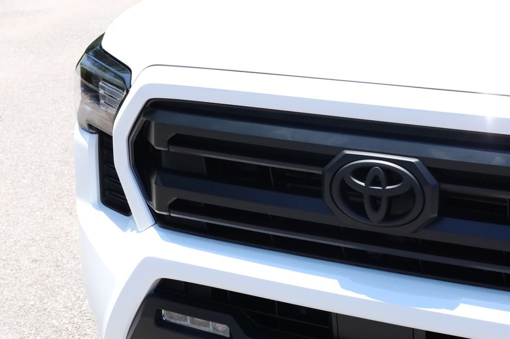2025 Toyota Tacoma SR5 - Photo 17