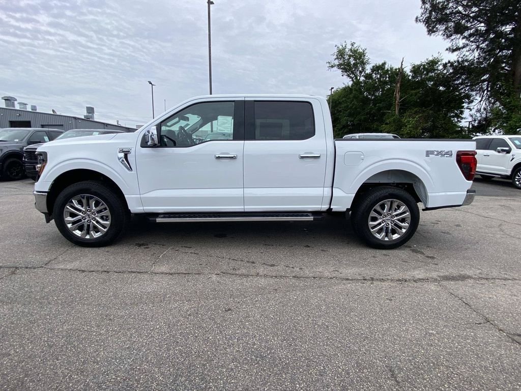 New 2026 Oxford White Ford XLT image 5