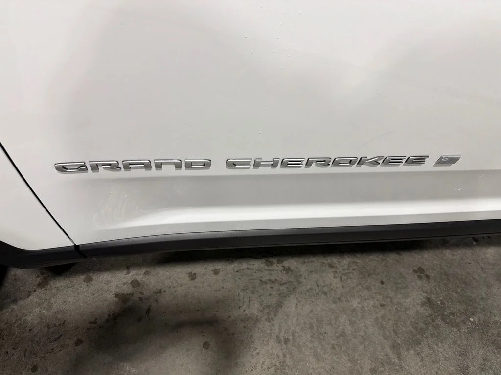 New 2026 Bright White Clear-Coat Exterior Paint Jeep Laredo X image 11