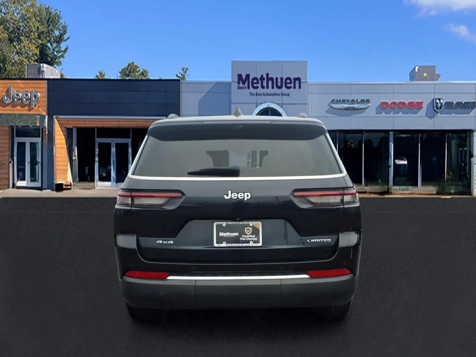 Used 2023 Midnight Sky Jeep Limited image 4