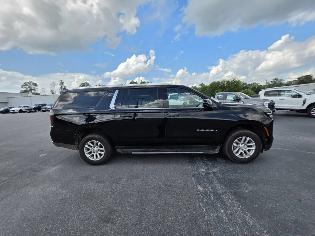 Used 2025 Black Chevrolet LT image 6