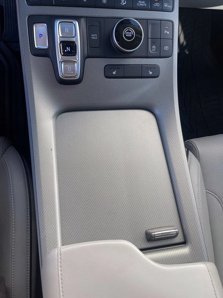 Used 2025 Hyper White Hyundai SEL image 18