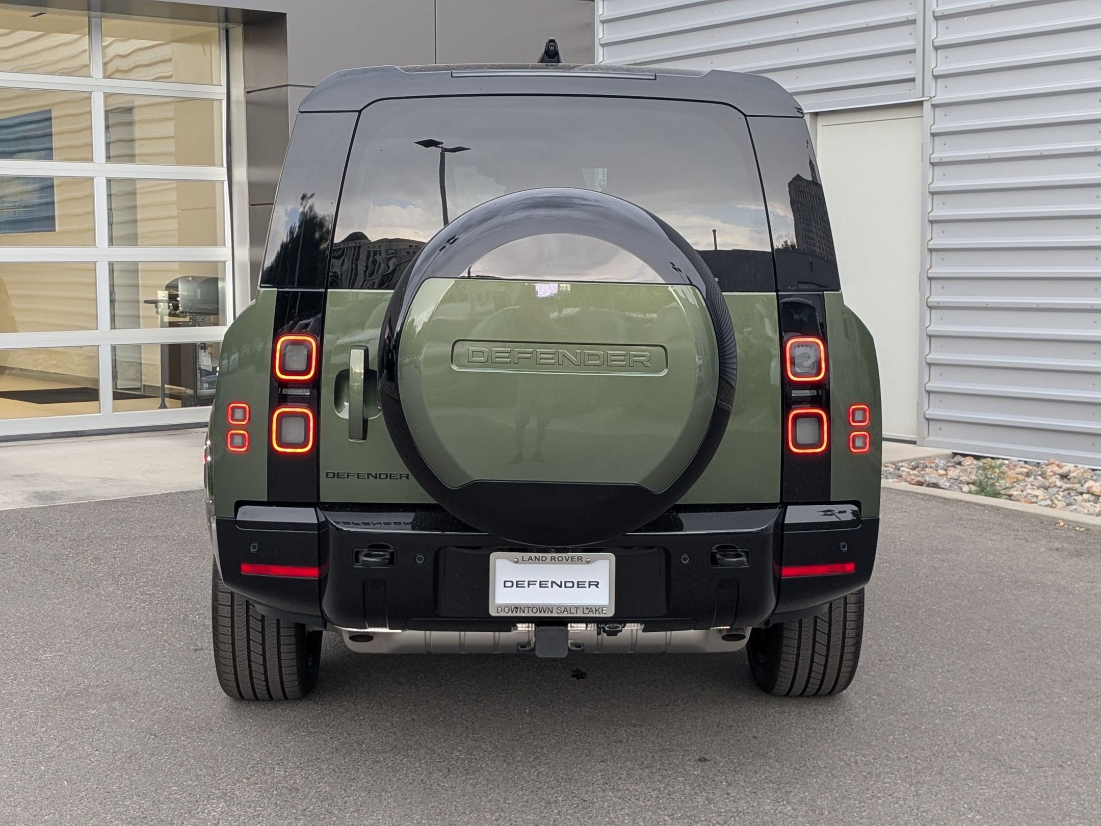 New 2026 Woolstone Green Land Rover P400 X-Dynamic SE image 7