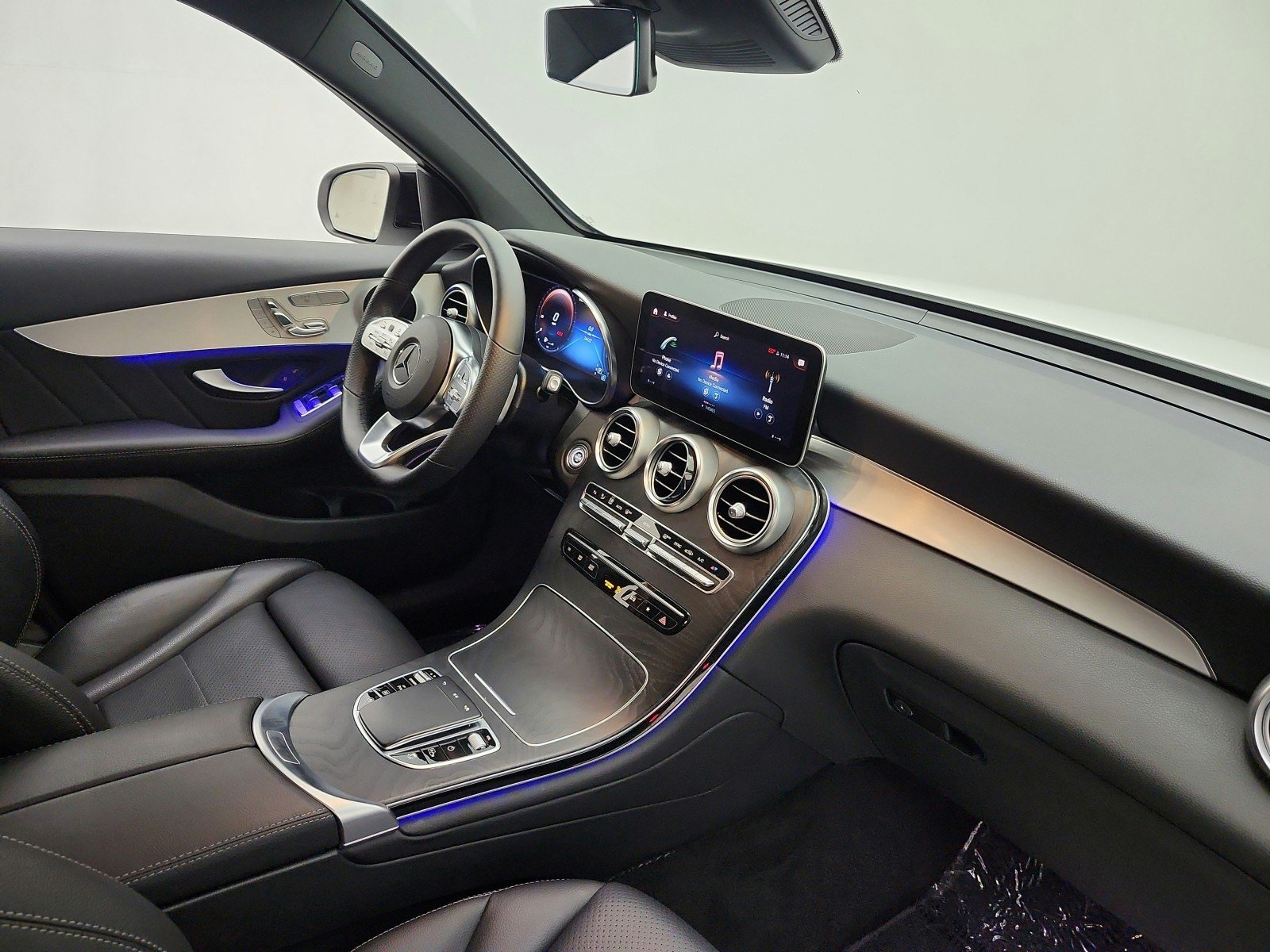 Used 2022 Polar White Mercedes-Benz GLC 300 SUV image 17