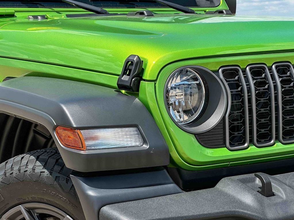 Used 2025 Green Jeep Sport S image 10