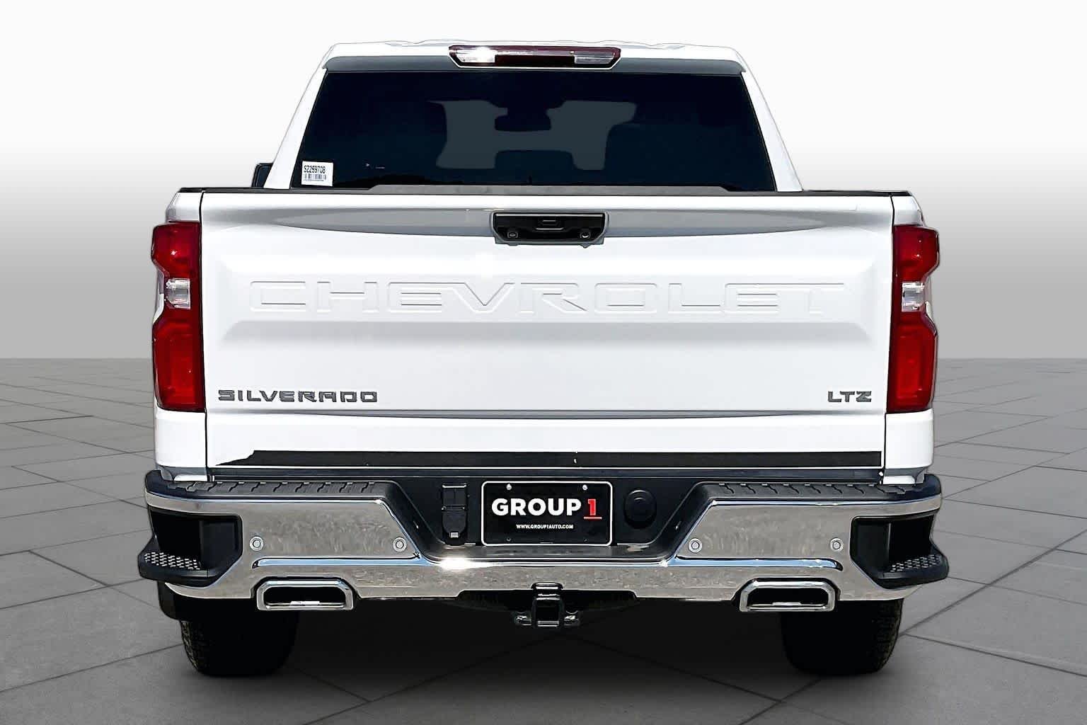Used 2025 Summit White Chevrolet LTZ image 5
