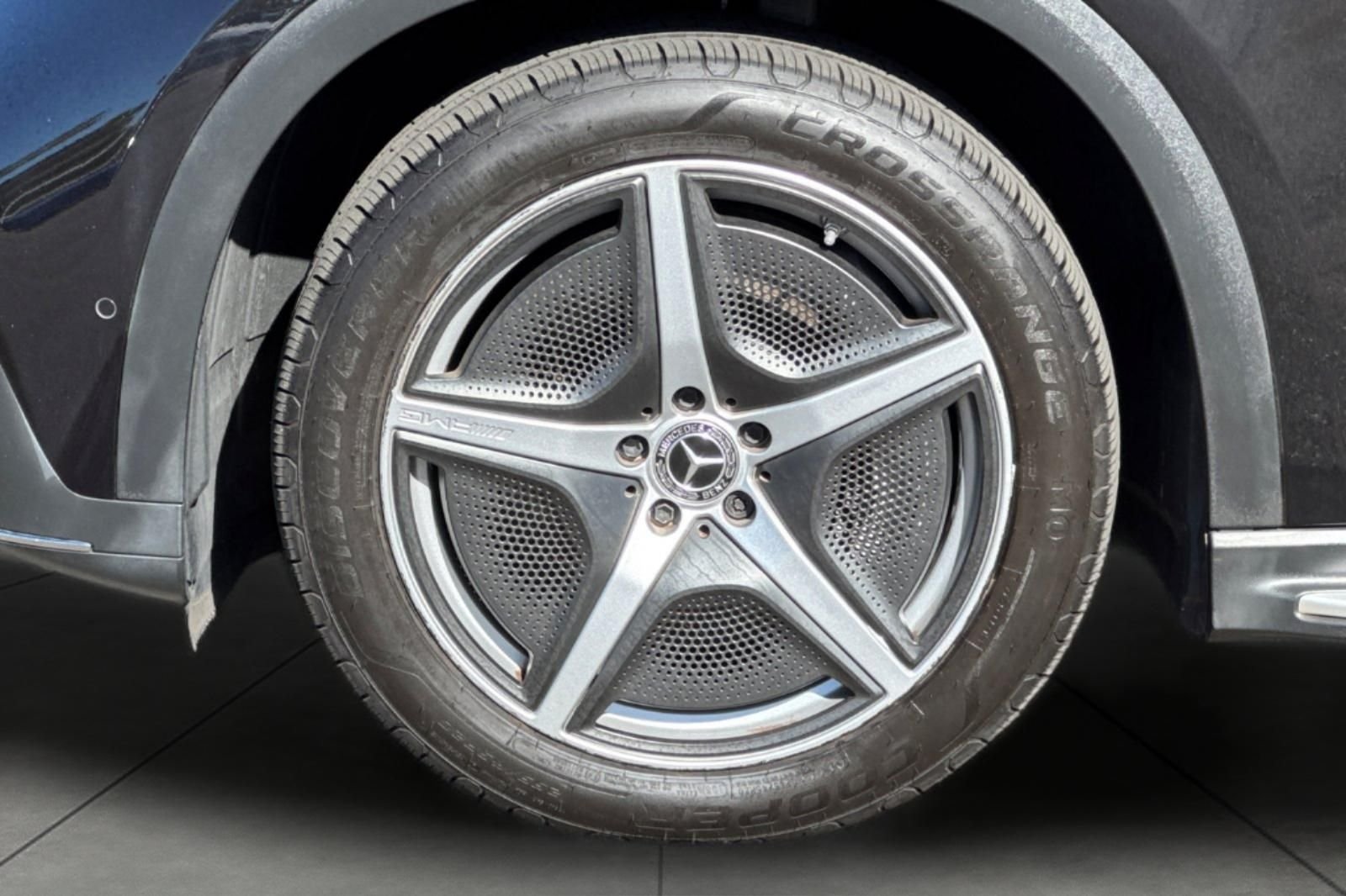 Certified Used 2023 Black Mercedes-Benz 500 SUV image 5