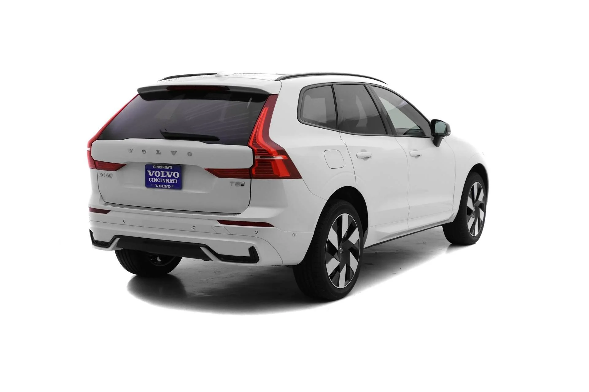New 2025 White Volvo T8 Plus image 4