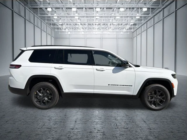 New 2027 White Jeep Laredo Altitude image 3