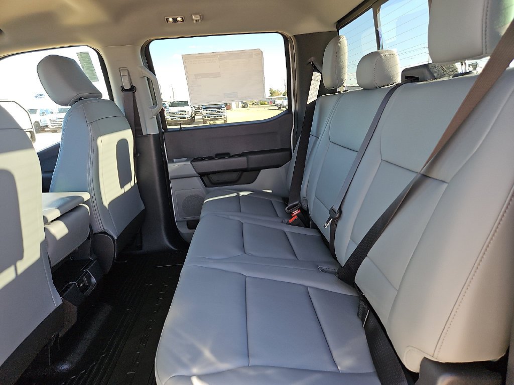 New 2027 Oxford White Ford F-350® XL image 17