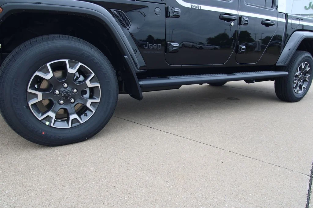 New 2026 Black Clear-Coat Exterior Paint Jeep Sahara image 10