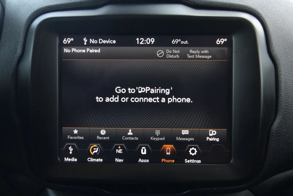 Used 2021 Black Jeep Latitude image 28