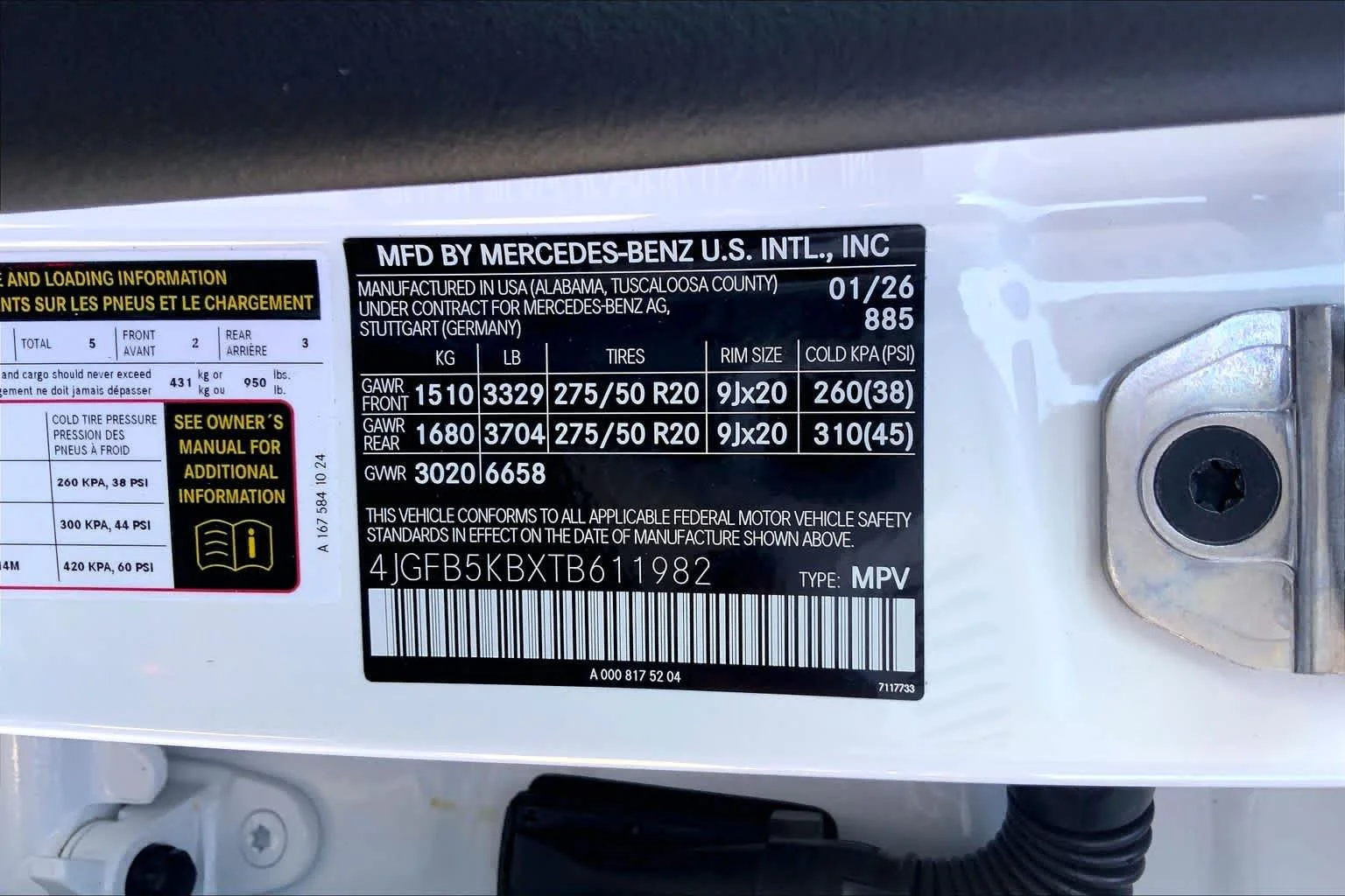 New 2026 MANUFAKTUR Moonlight White Metallic Mercedes-Benz GLE 450 image 18