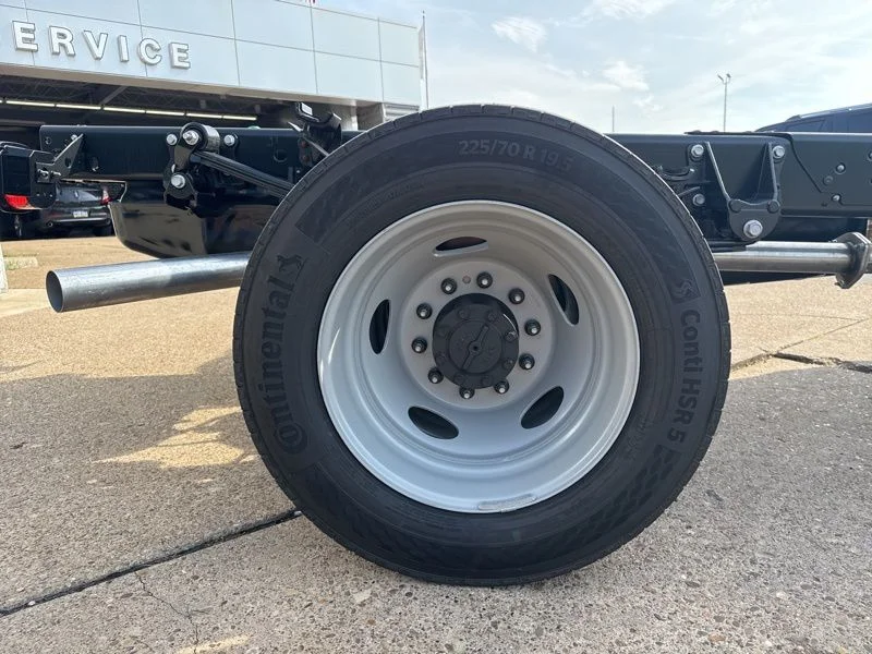 2025 Ford F-550 Super Duty Chassis Cab XL - Photo 7
