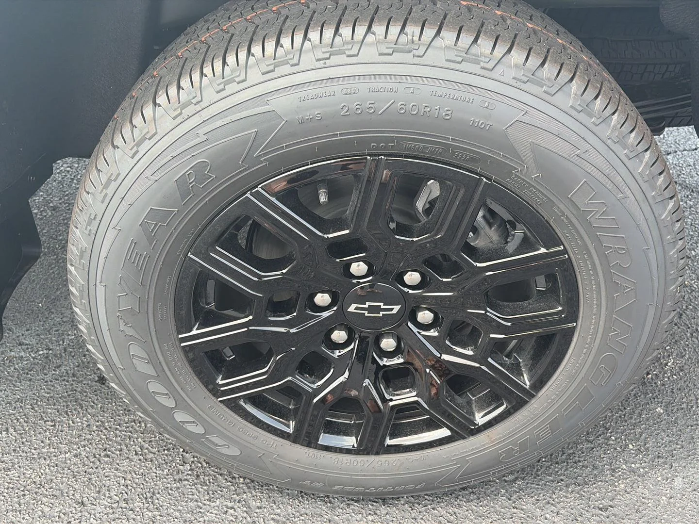 New 2026 Summit White Chevrolet WT image 33