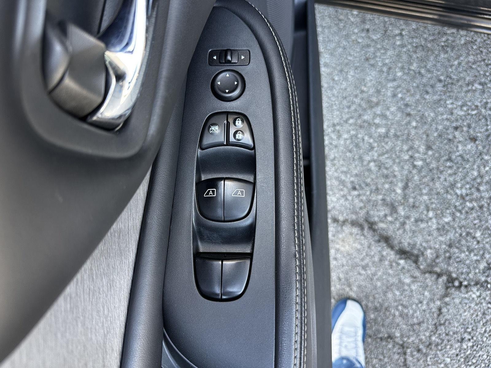 Used 2019 Magnetic Black Pearl Nissan S image 9