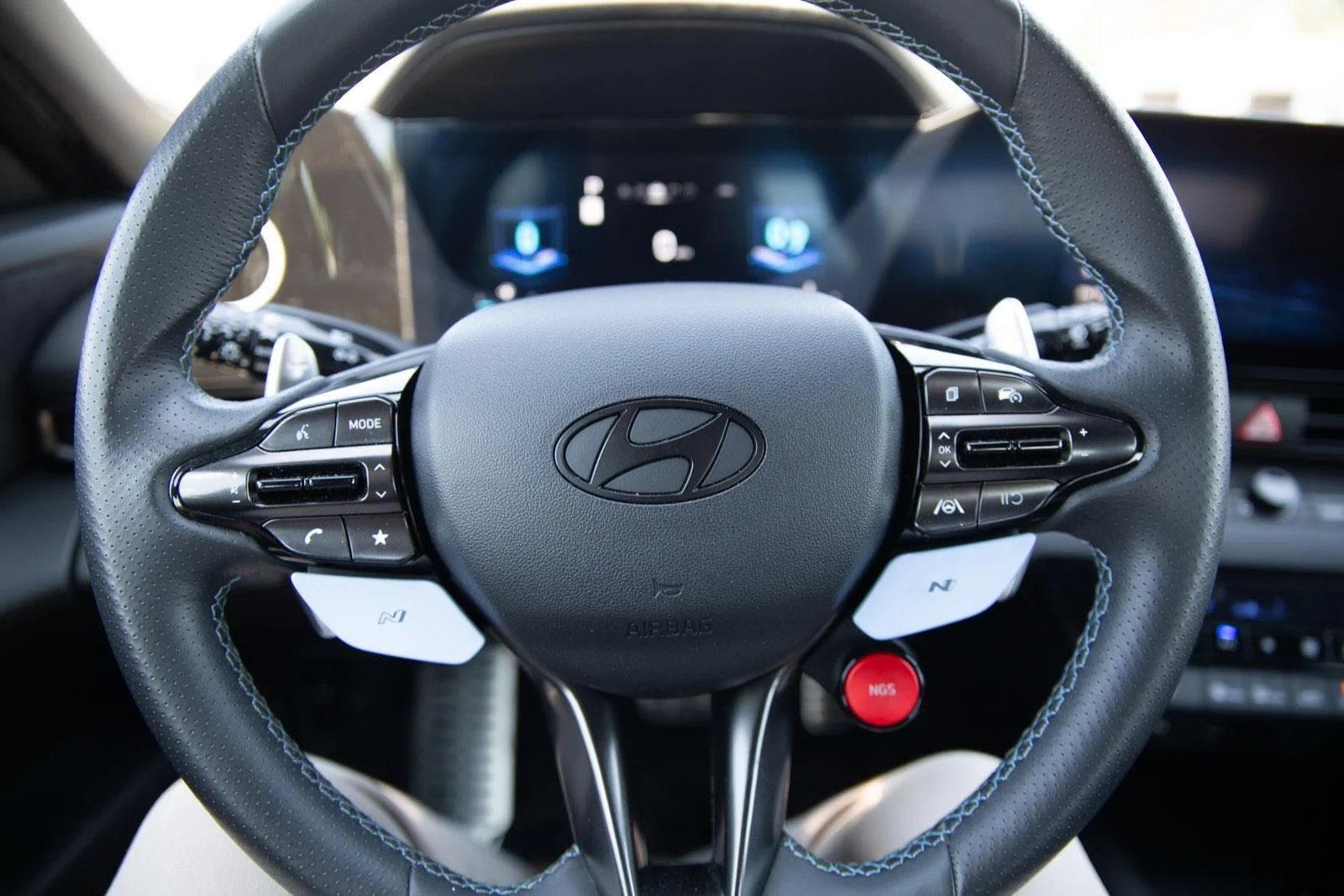 Used 2025 Atlas White Hyundai DCT image 11