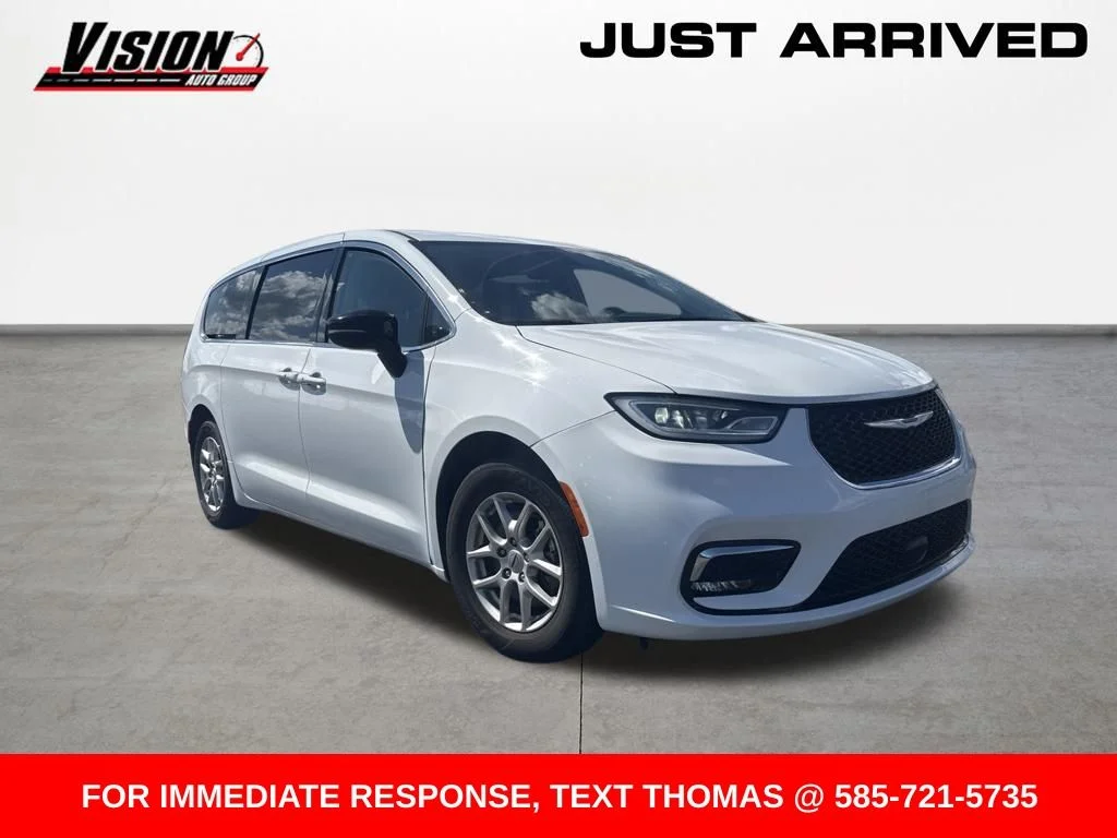 Used 2024 White Chrysler Touring L image 3