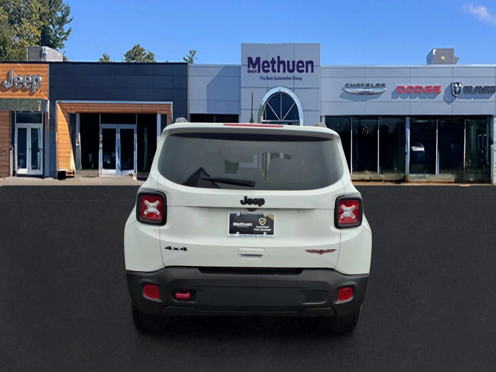 Used 2023 Alpine White Clearcoat Jeep Trailhawk image 5