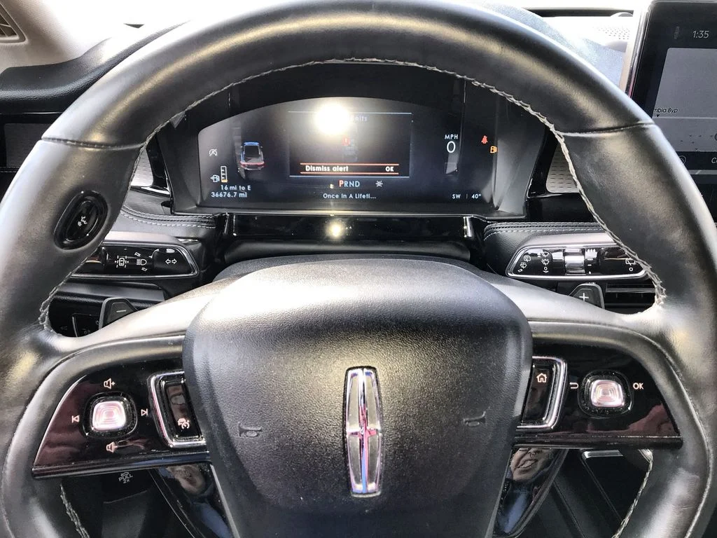 Used 2023 Silver Lincoln Reserve image 14