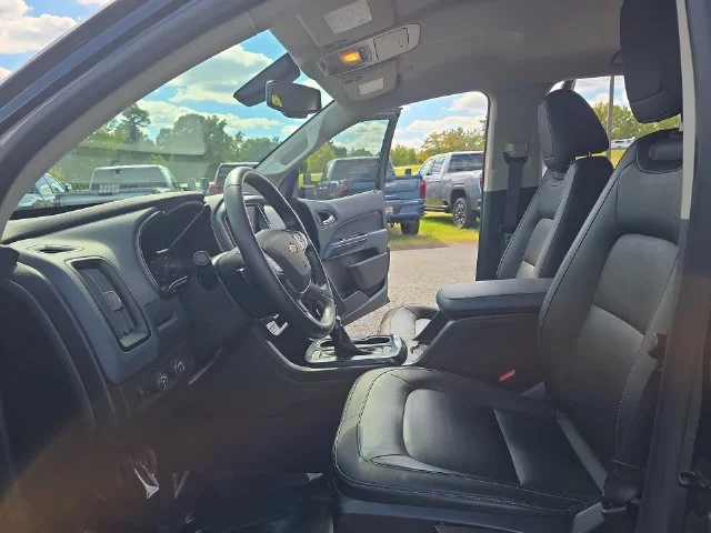 Used 2022 Black Chevrolet Z71 image 16