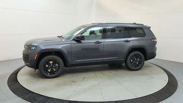 New 2026 Baltic Gray Metallic Clear-Coat Exterior Paint Jeep Altitude image 5