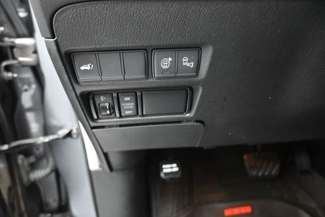 Used 2017 Gray Nissan Platinum image 20